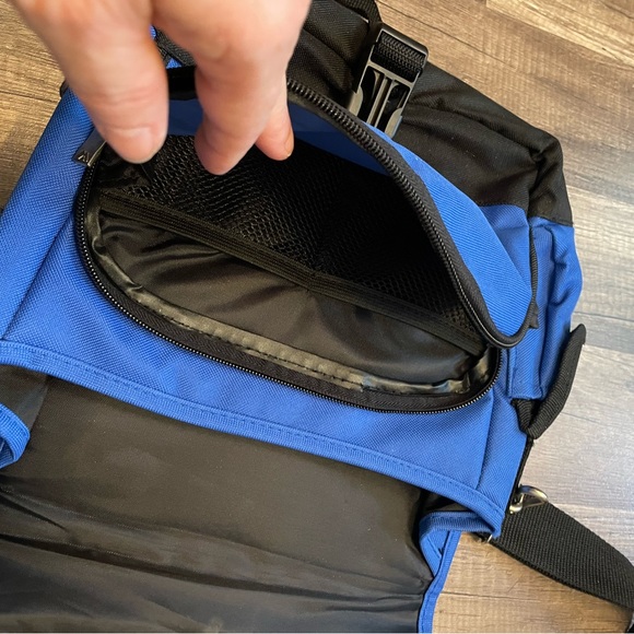 Everest Cross Body Canvas Bag - Picture 6 of 12